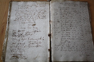 Rechnungsbuch der Gemeinde Victorbur aus dem 17. Jahrhundert im Orginal