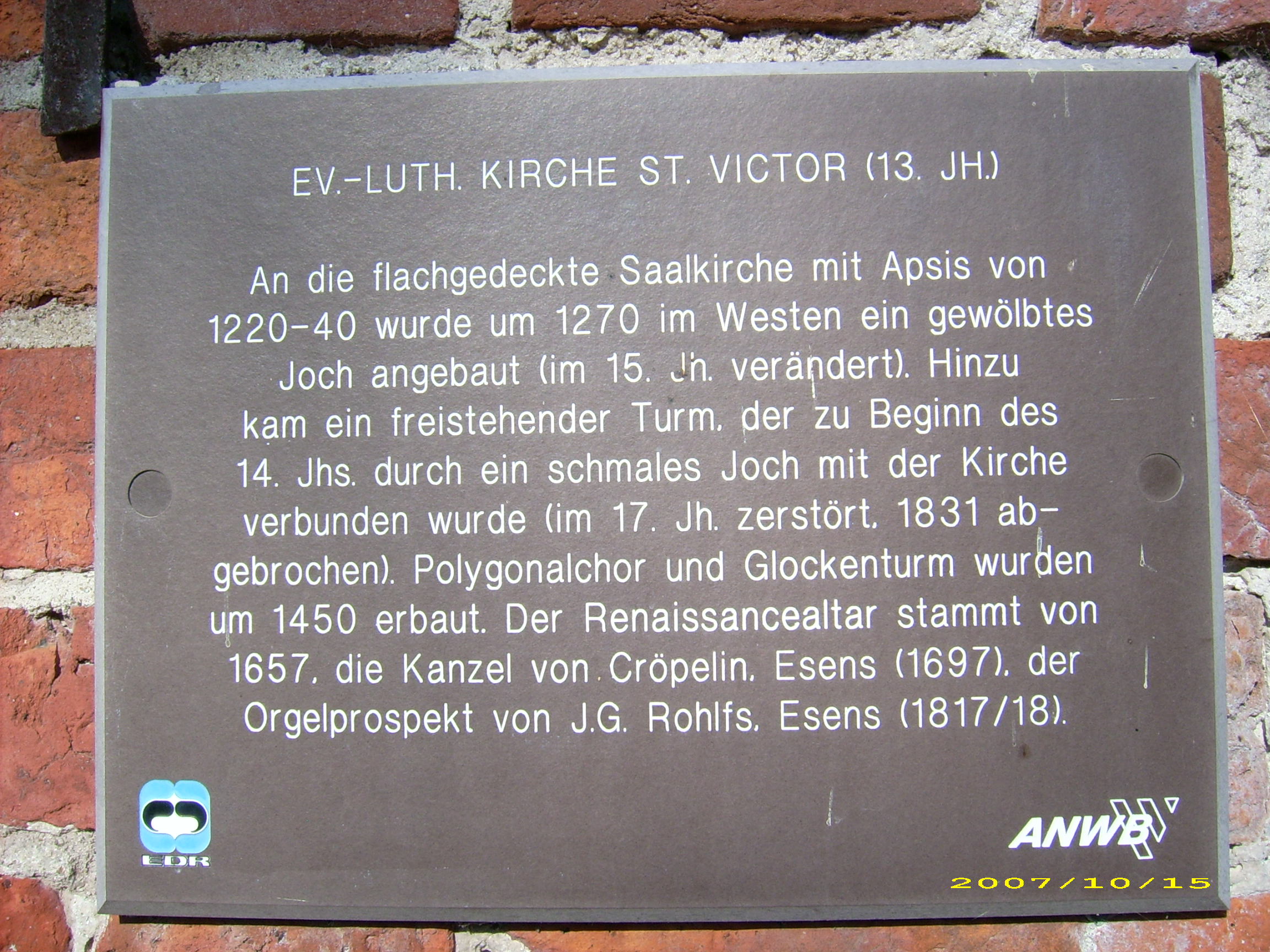 Informationsschild an der Eingangstür der St.-Victor Kirche